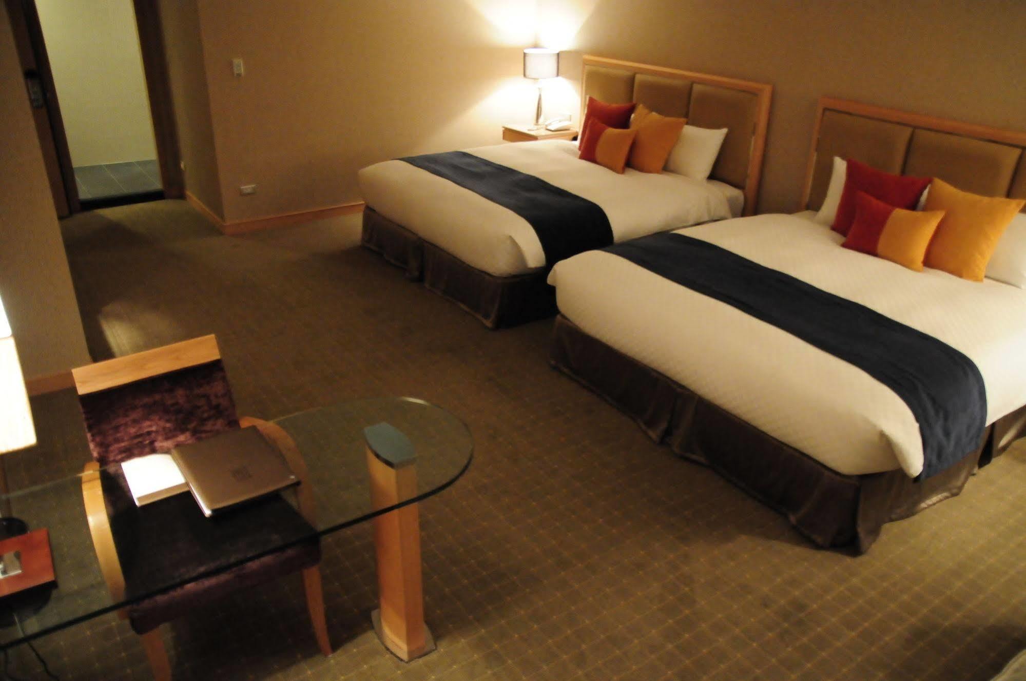 จินหัว โฮเต็ล Hotel หลัวตง ภายนอก รูปภาพ