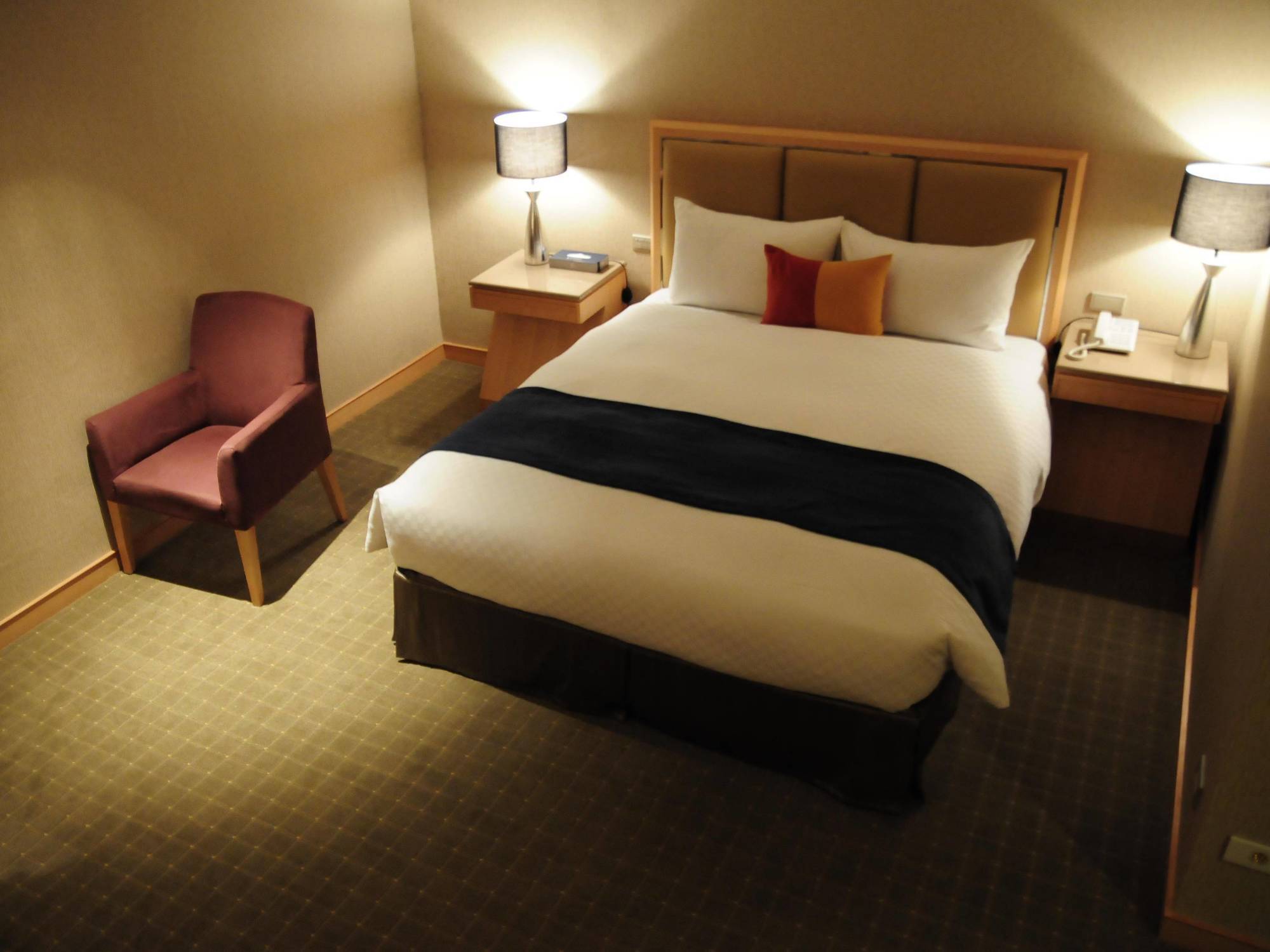 จินหัว โฮเต็ล Hotel หลัวตง ภายนอก รูปภาพ