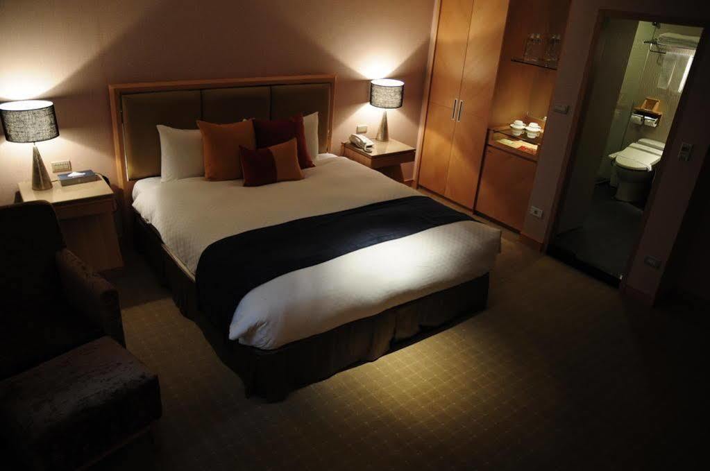 จินหัว โฮเต็ล Hotel หลัวตง ภายนอก รูปภาพ