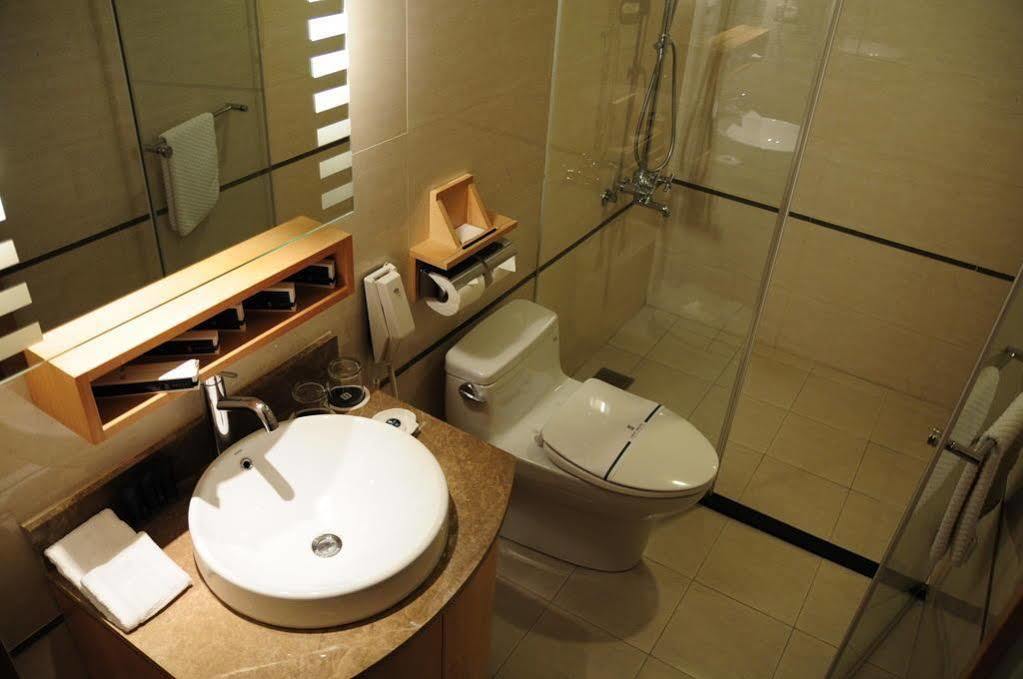 จินหัว โฮเต็ล Hotel หลัวตง ภายนอก รูปภาพ