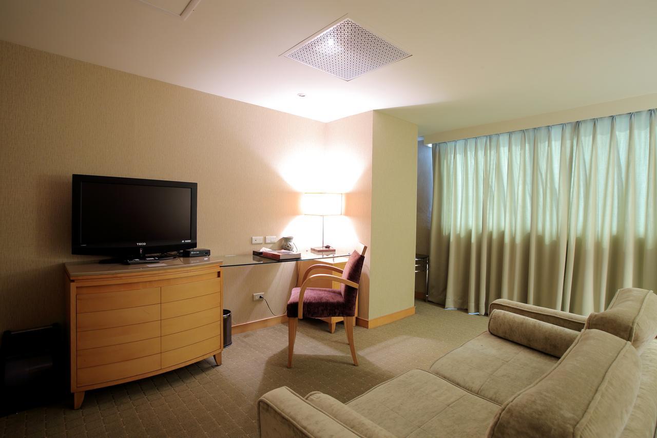 จินหัว โฮเต็ล Hotel หลัวตง ภายนอก รูปภาพ